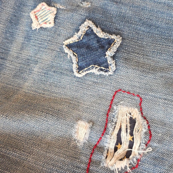 Lucky Brand Distressed Blue Jeans❤️🤍💙 - Picture 2 of 10